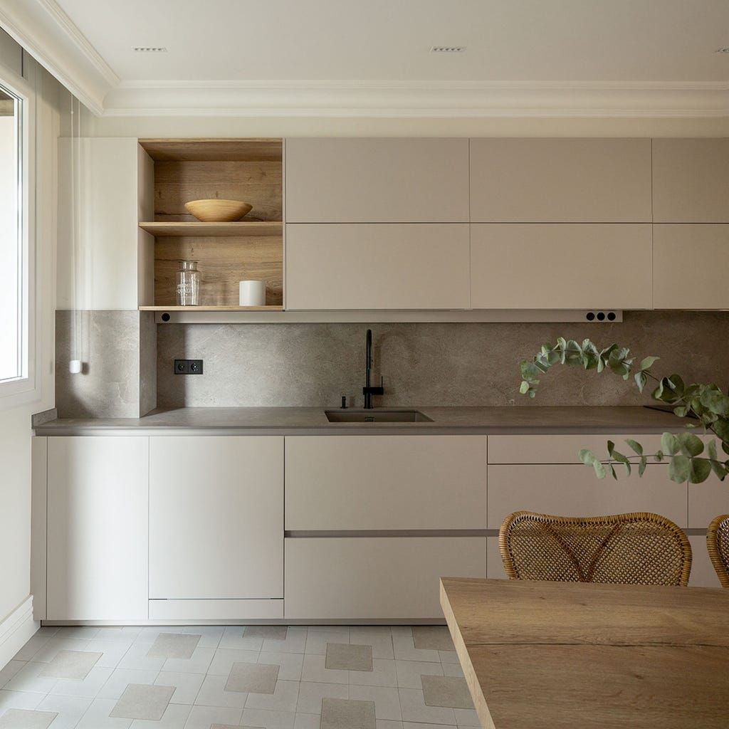 Cocina reformada con materiales de Euromat Vic: diseño, funcionalidad y estilo para tu hogar