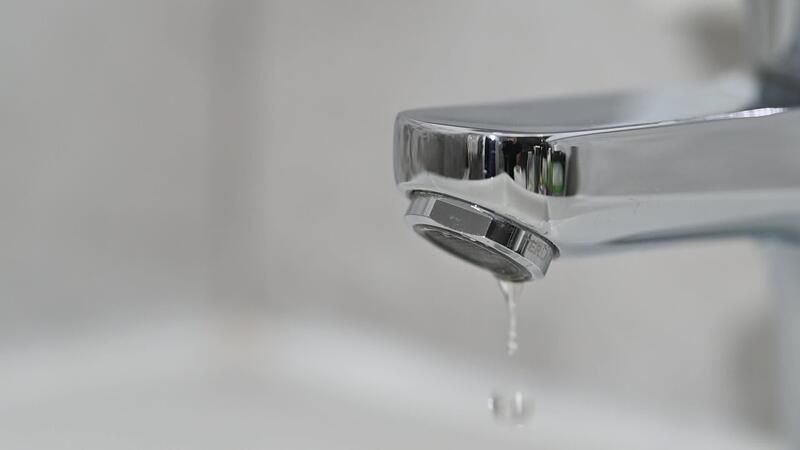 Aixeta que degota a causa d’una possible avaria interior